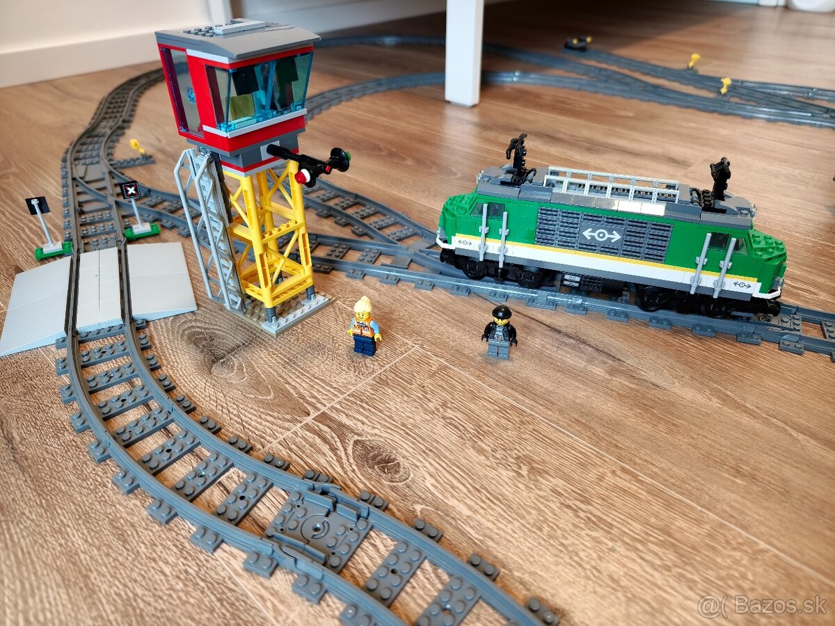 Nákladný vlak Lego 60198 + Koľaje 60205 + 60238