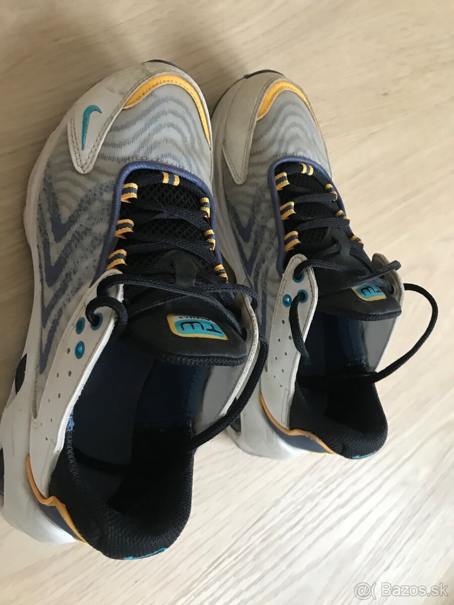 NIKE AIR MAX č:37,5