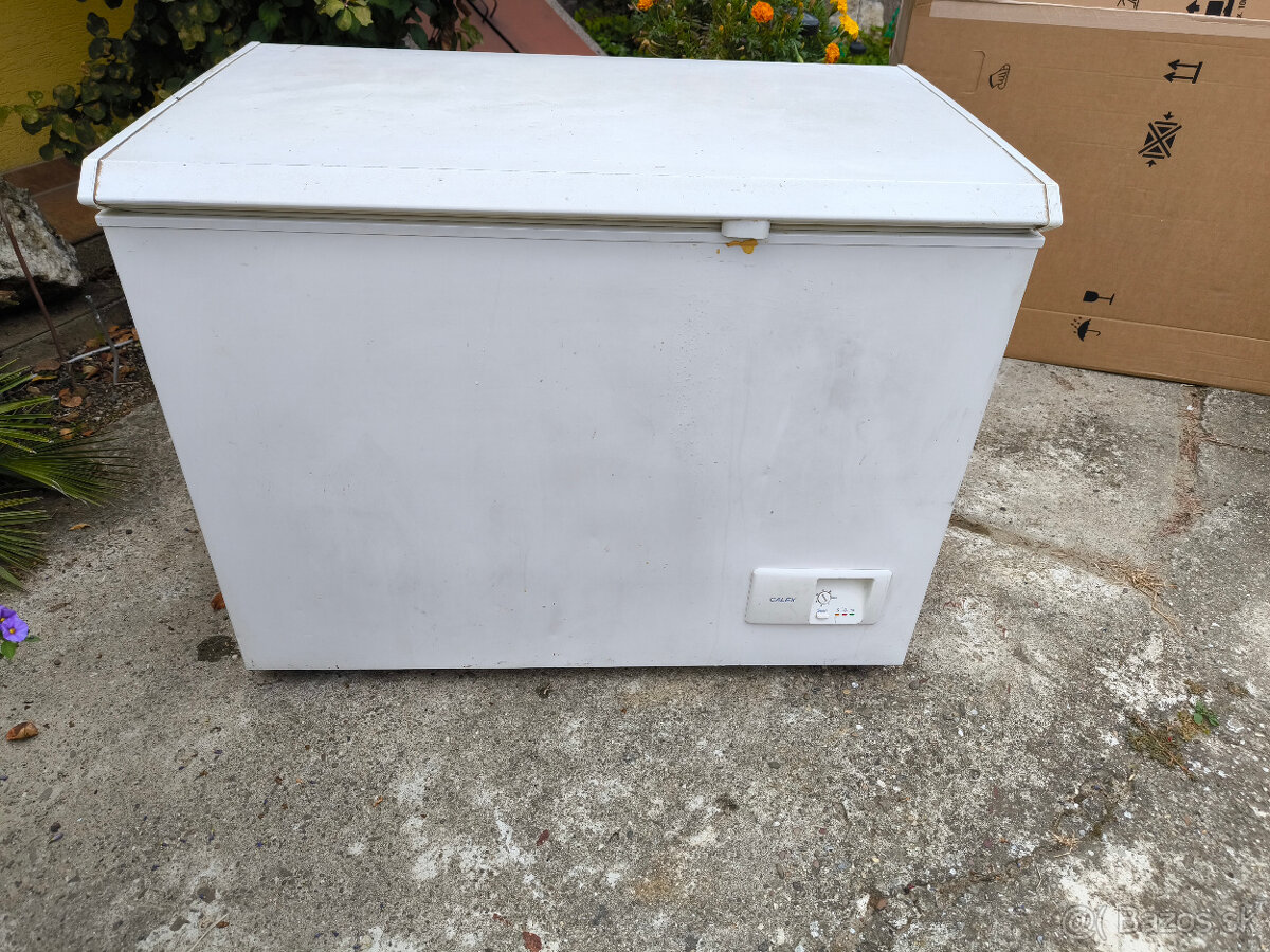 Predám mrazničku calex 330L