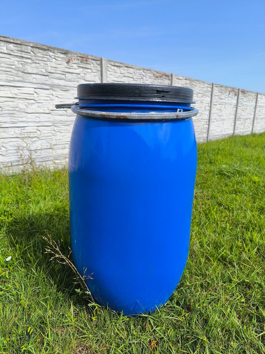 plastové 220 l sudy