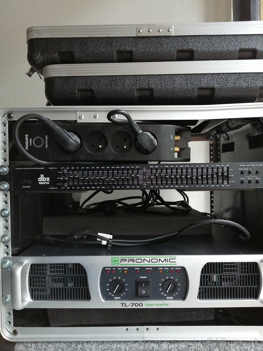 Osadený rack 8 U
