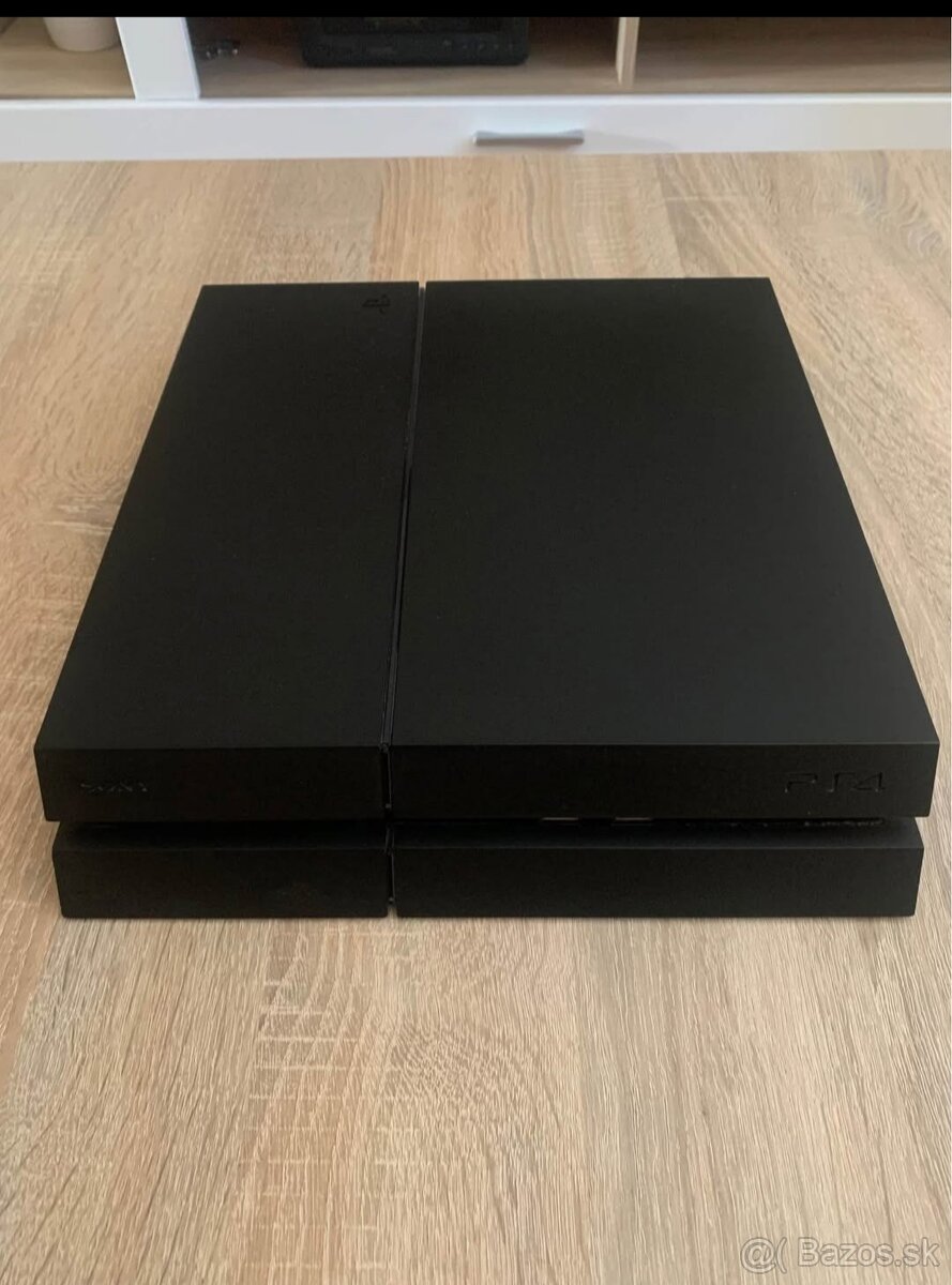 Predám PS4 slim 2x ovládač