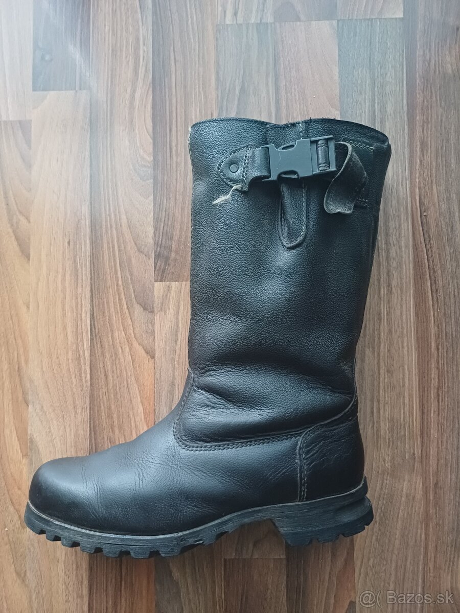 Predám  kožené čizmy Buffy