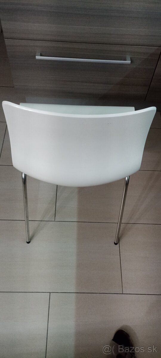 Jedálenské stoličky