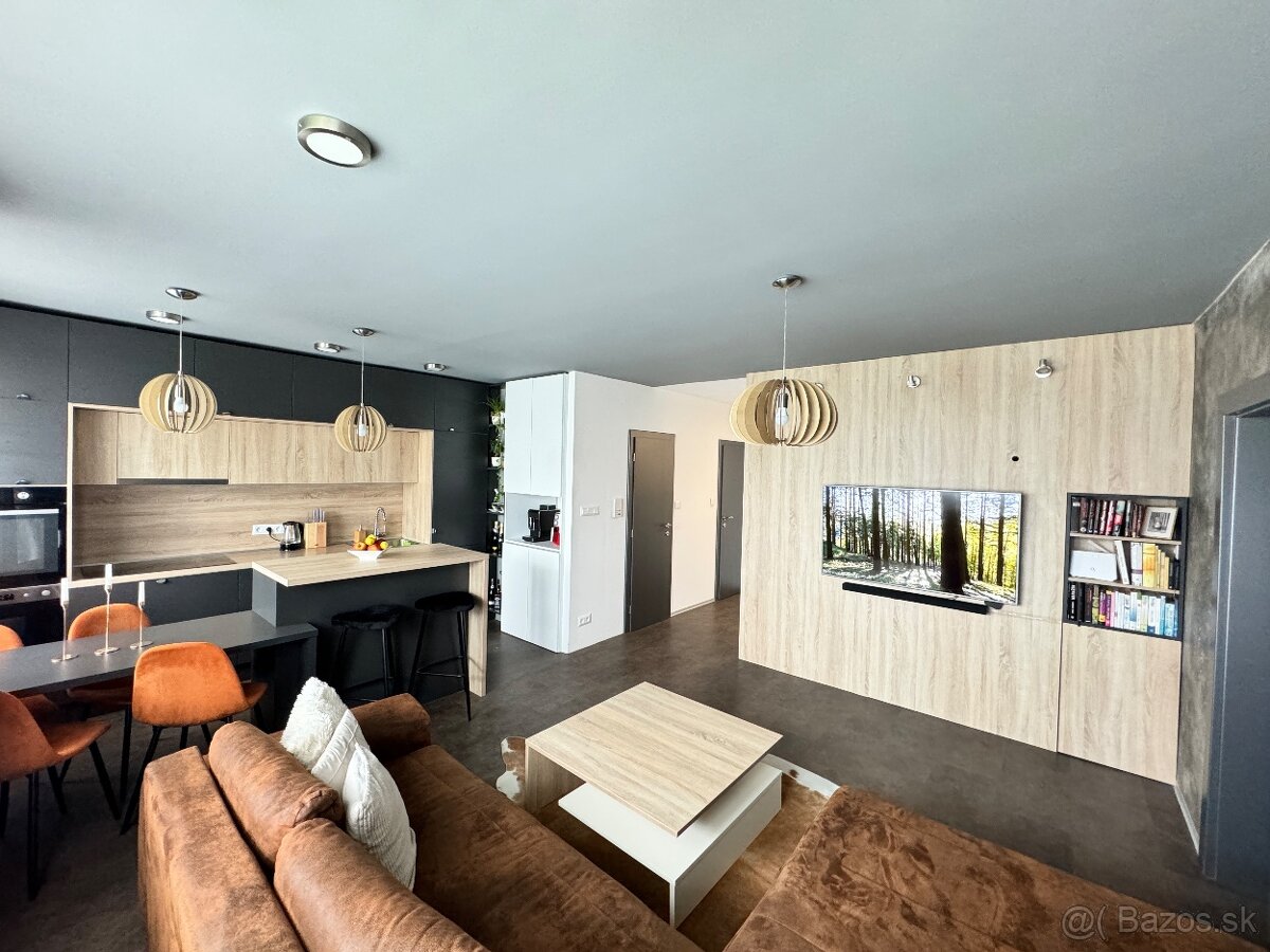 Prenájom - Nadštandardne zariadený 3 izbovy byt s loggiou