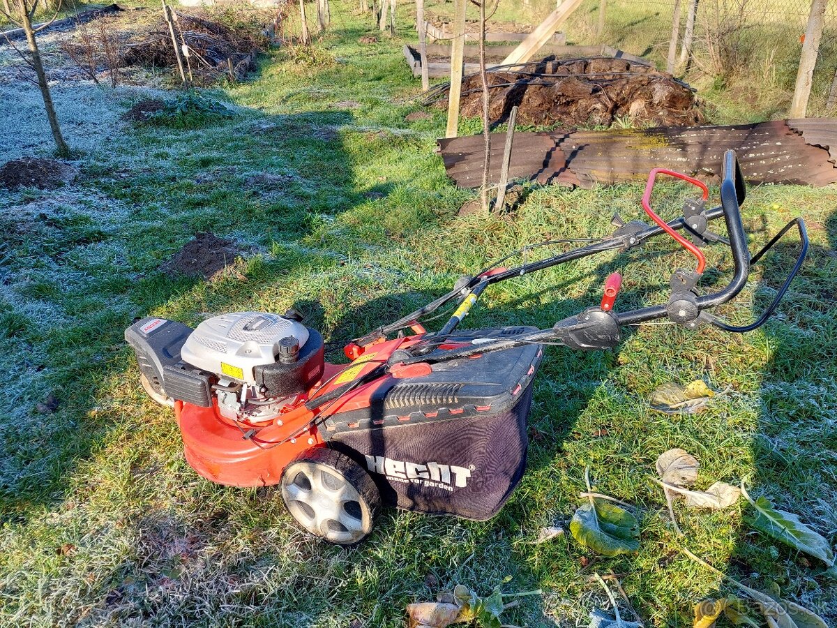 Benzínová Kosačka s pohonom zn. HECHT