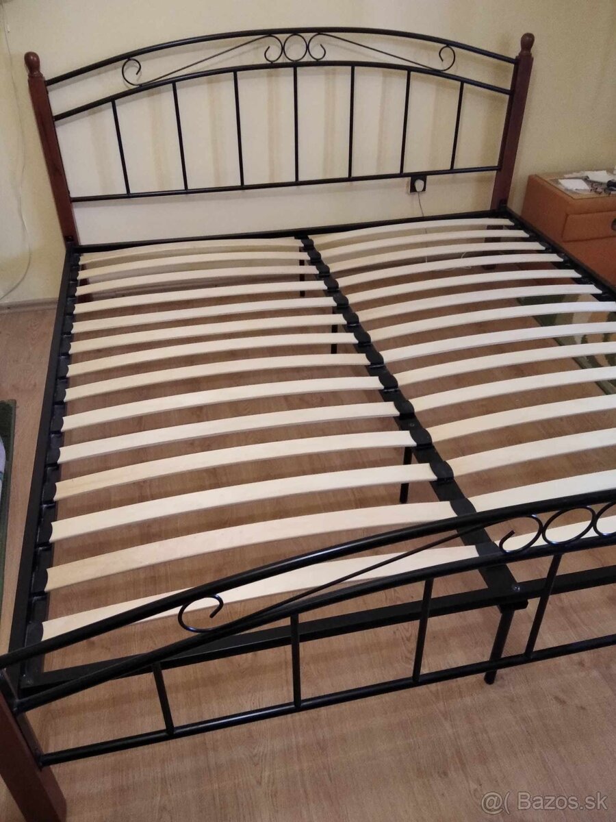 Manzelská postel