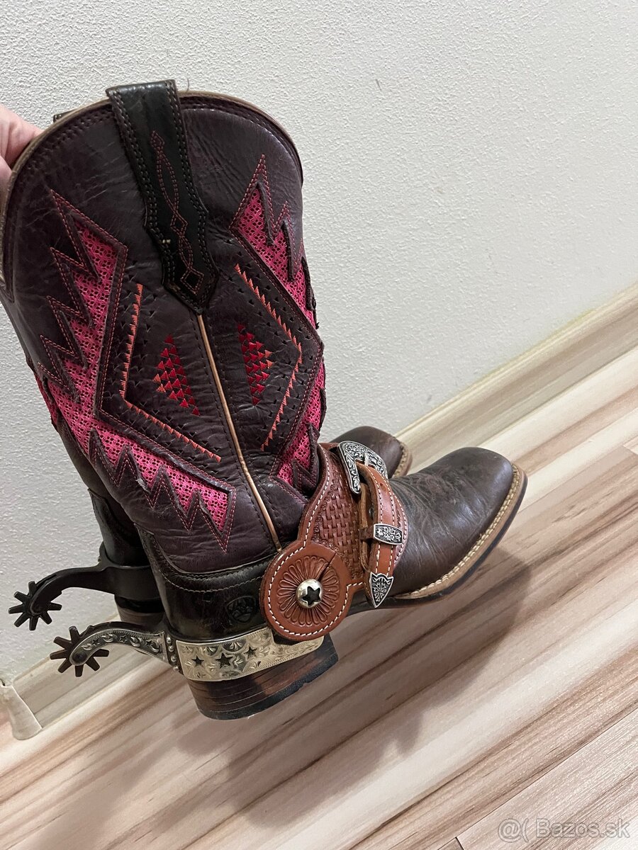 Westernové čižmy Ariat