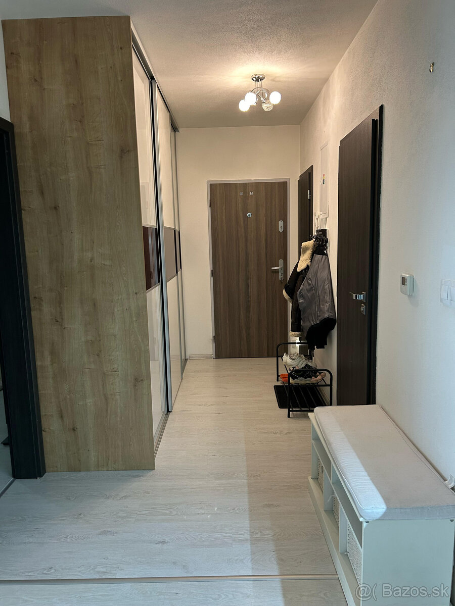 Exkluzívne na predaj 3 izbový byt v Senci