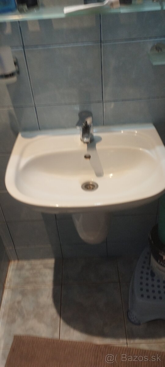 Umývadlo a polnoha