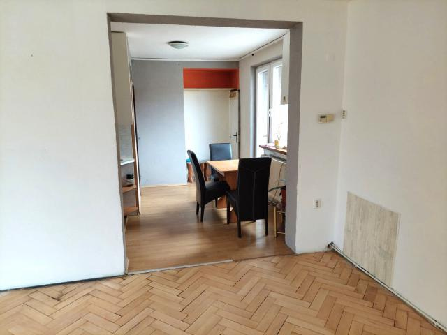 PREDAJ 3 - IZBOVÝ TEHLOVÝ BYT BLÍZKE CENTRUM MESTA