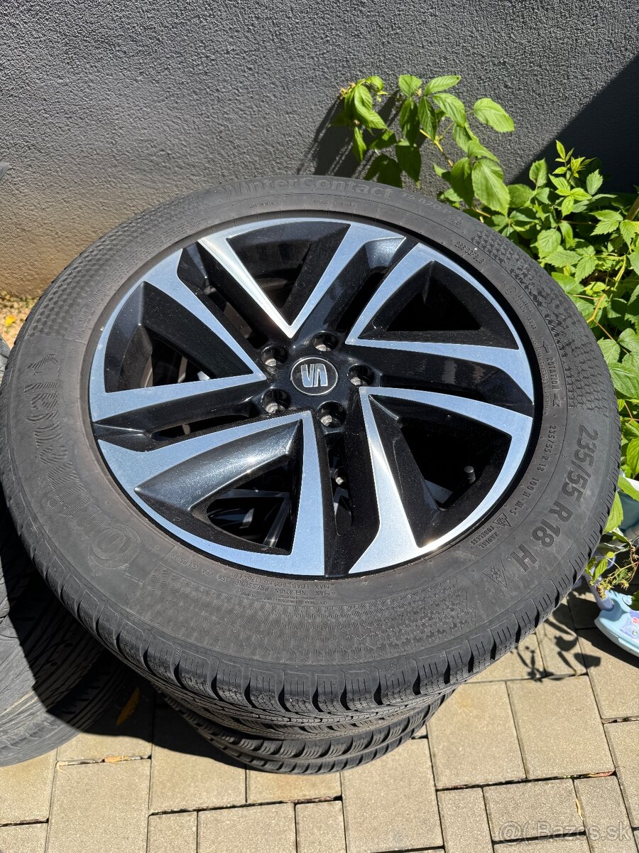 Elektróny Seat r18 so zimnými pneumatikami
