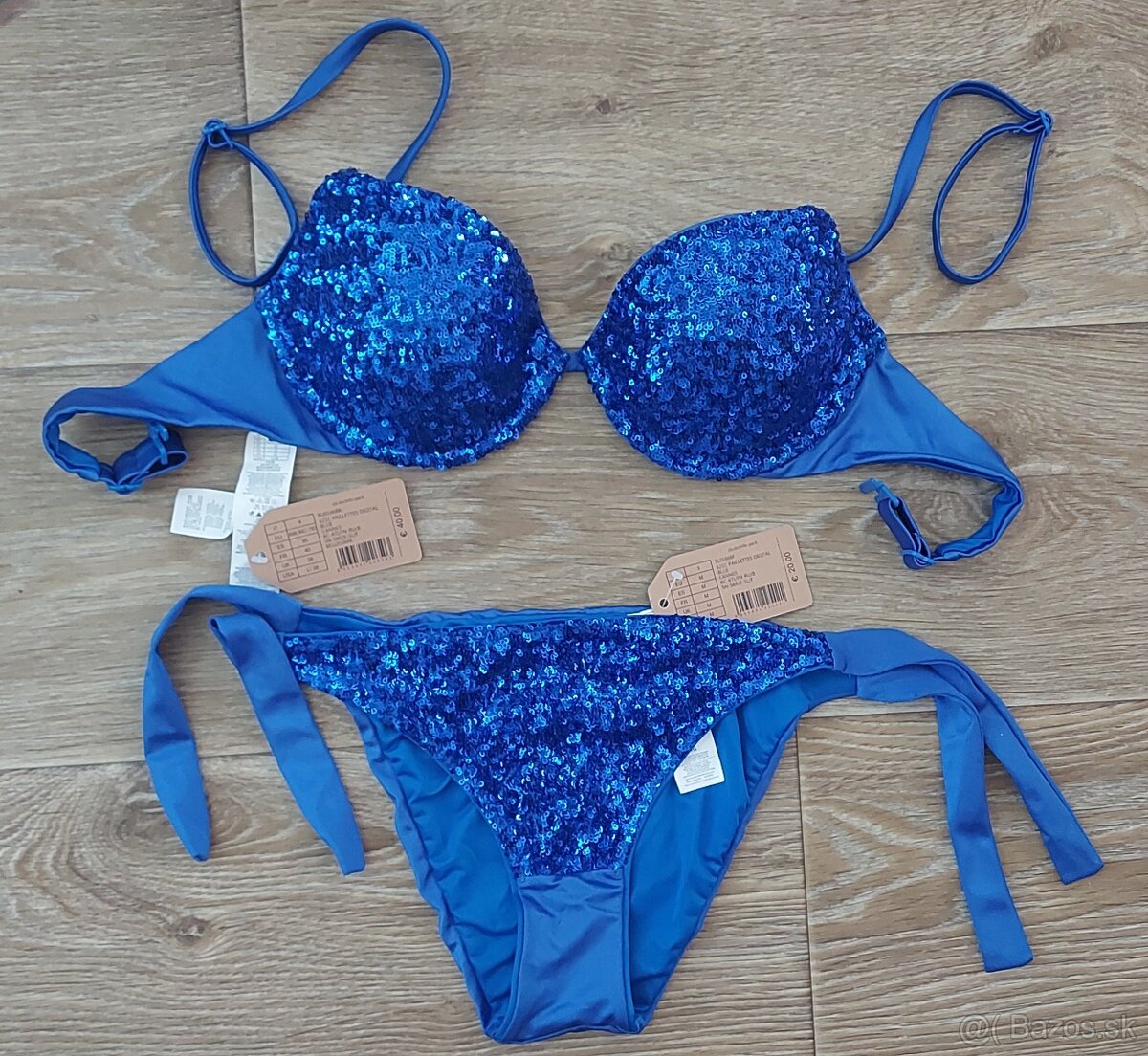 Modré bikiny