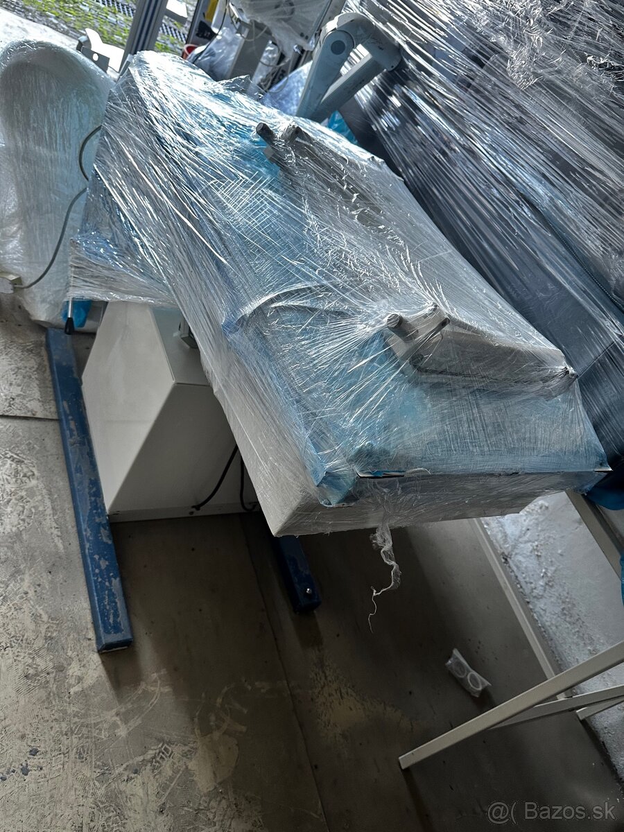 Predám operačný stôl a odsávačky 2ks