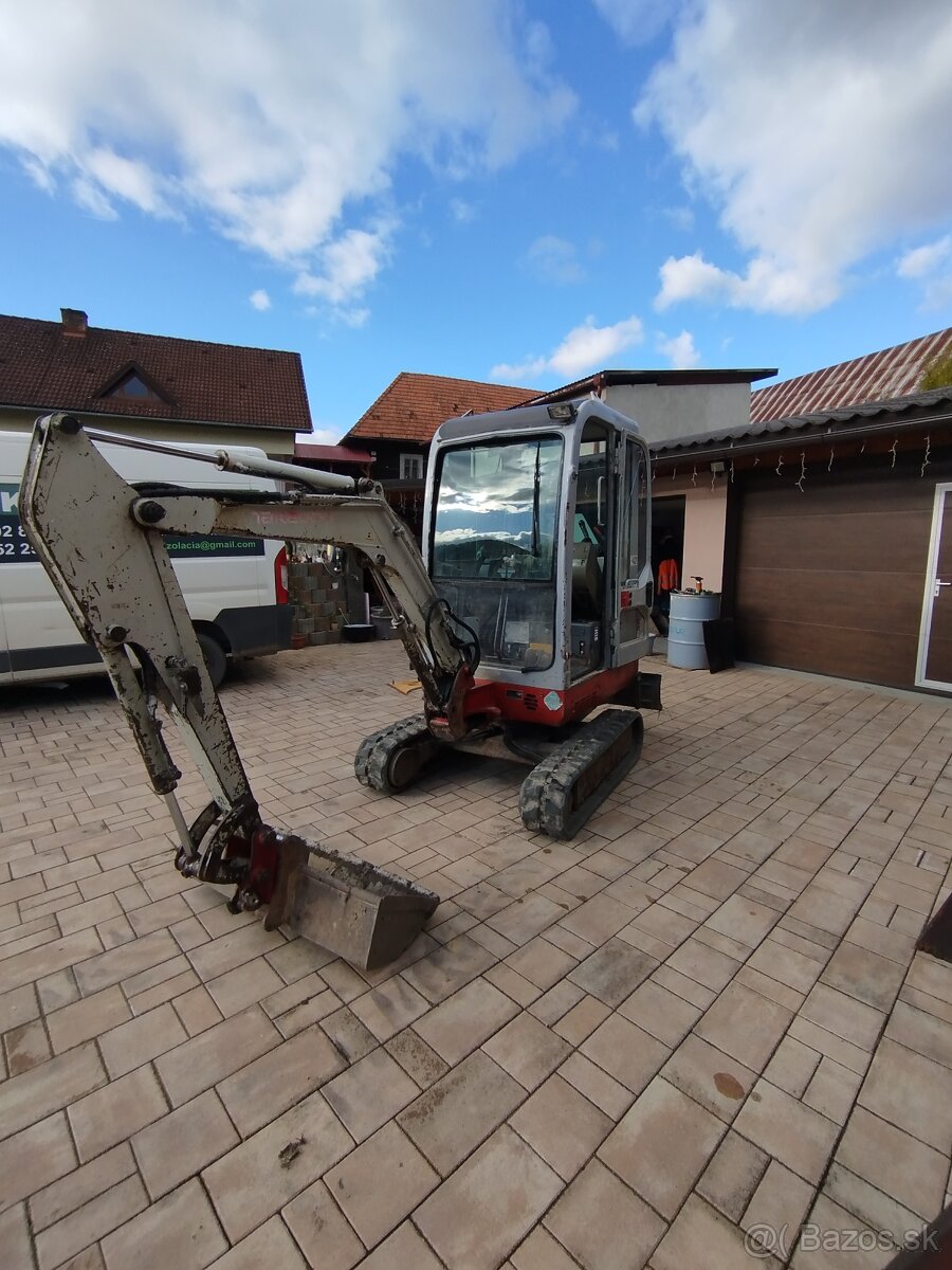 Mini bager Takeuchi TB016
