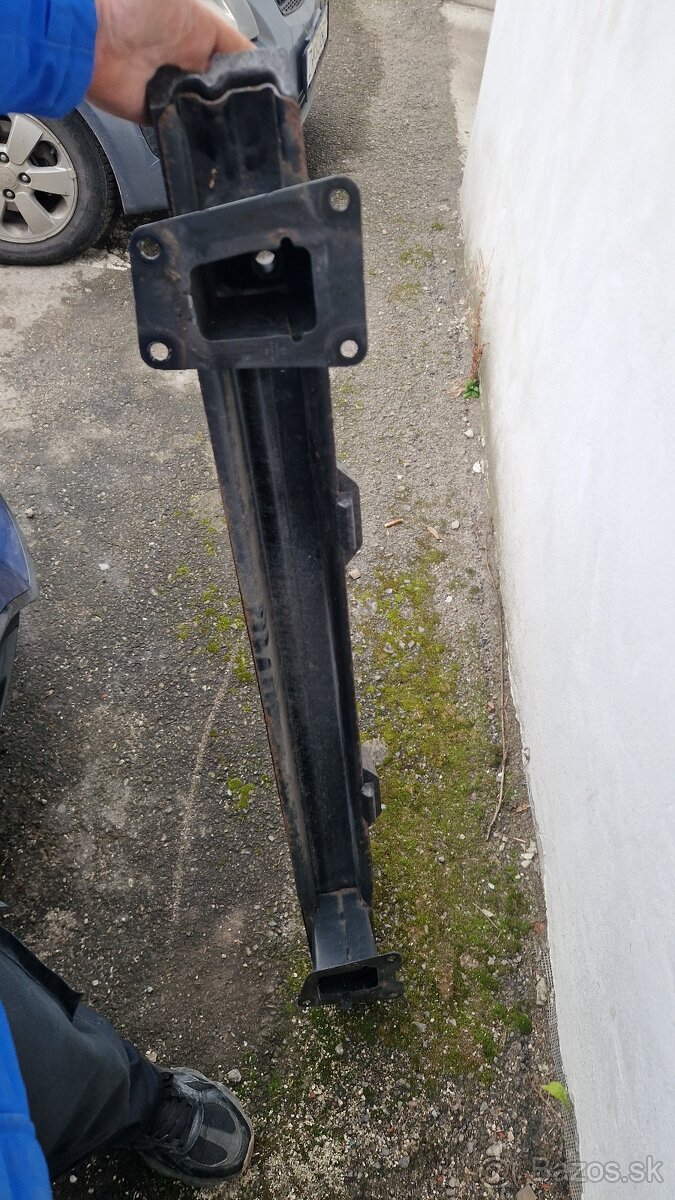 Vystuha zadneho naraznika Passat B7 combi