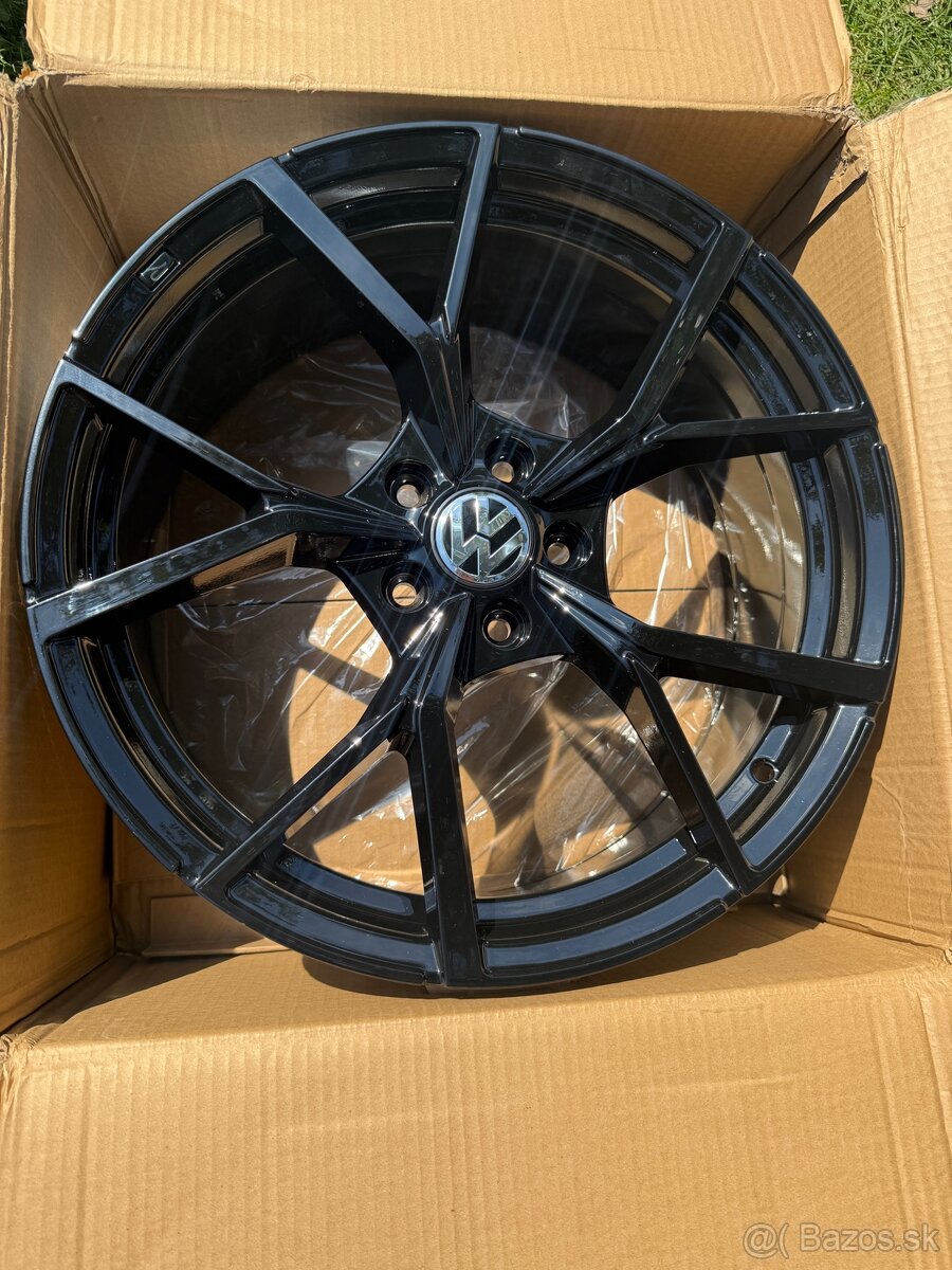 Disky R19 5x112 ET45 – Estoril style, čierny lesk