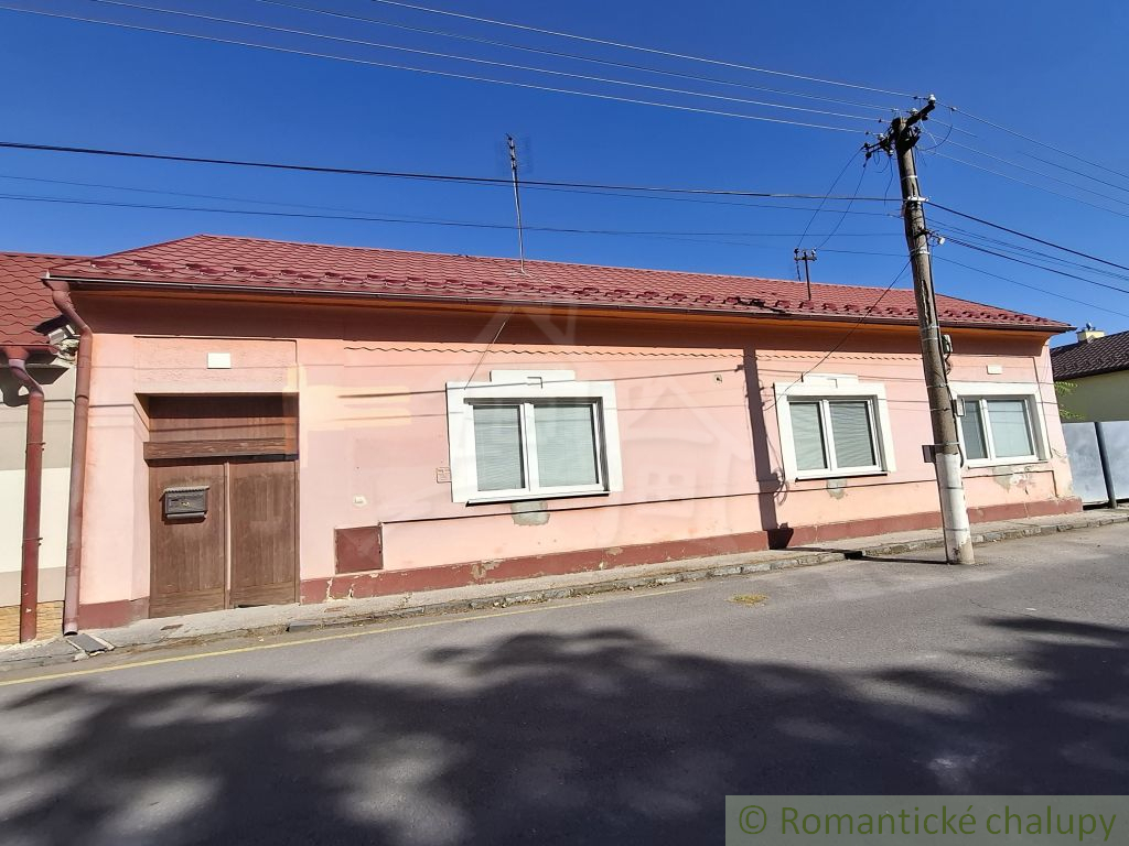 Prízemný rodinný dom v širšom centre mesta Lučenec.