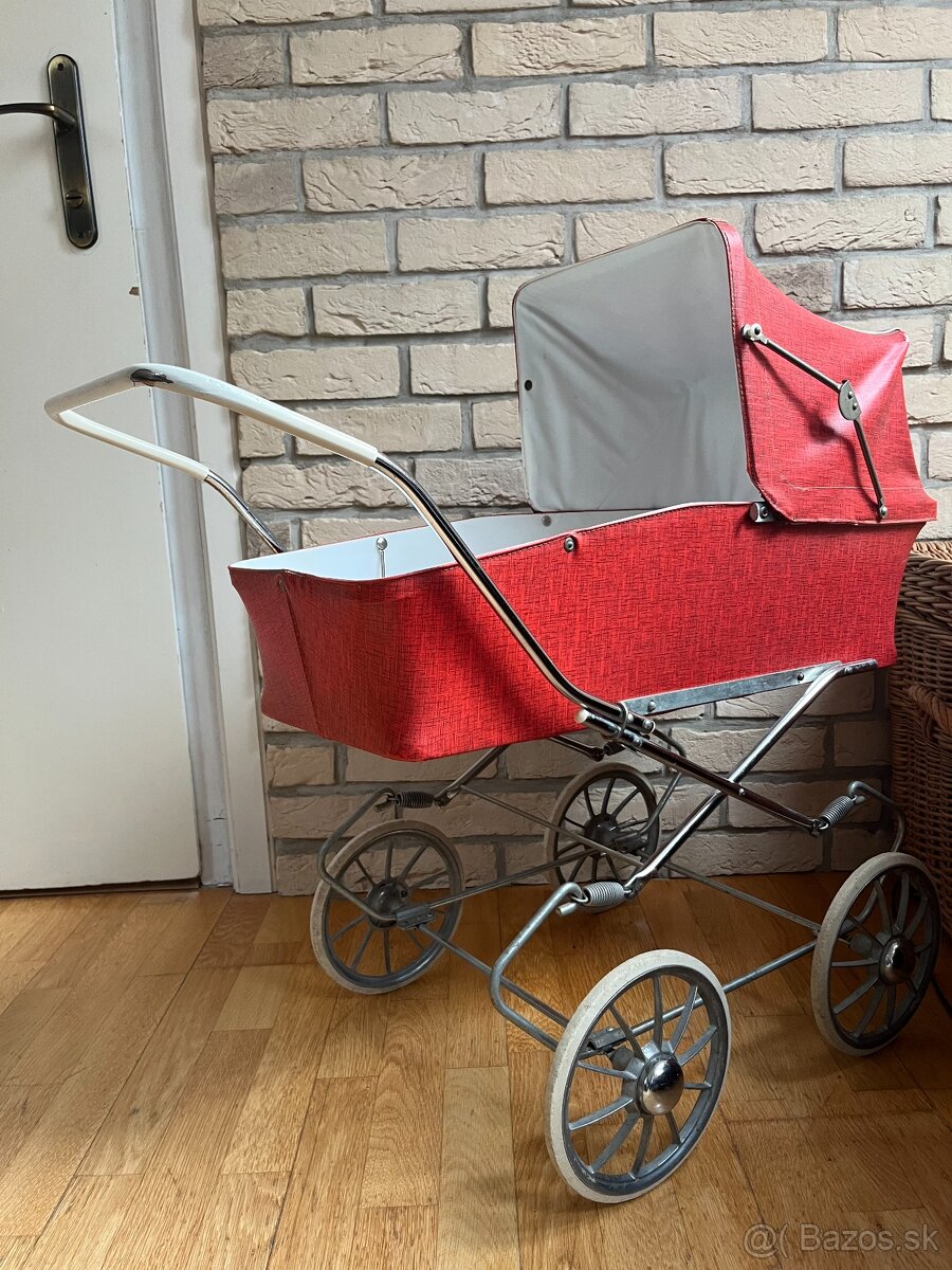 Kočík pre bábiky