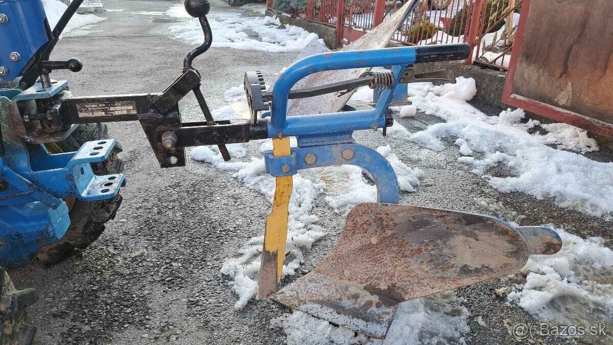 Pluh na Agzat alebo malotraktor