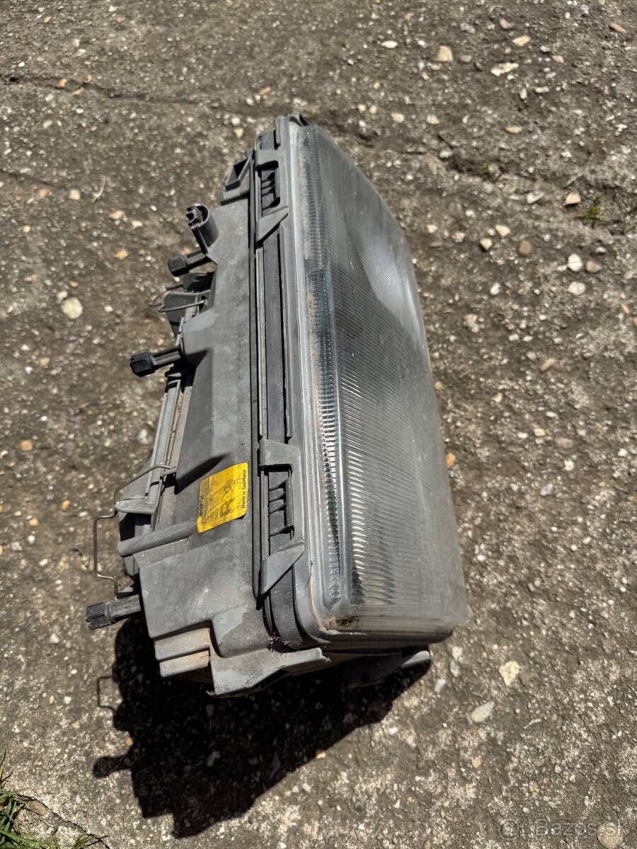 Svetlá Mercedes w124