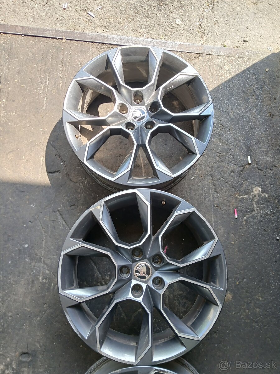 Predám 2ks ŠKODA EXTREM r19