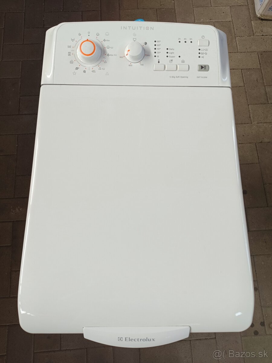 Práčka Electrolux plnená zhora