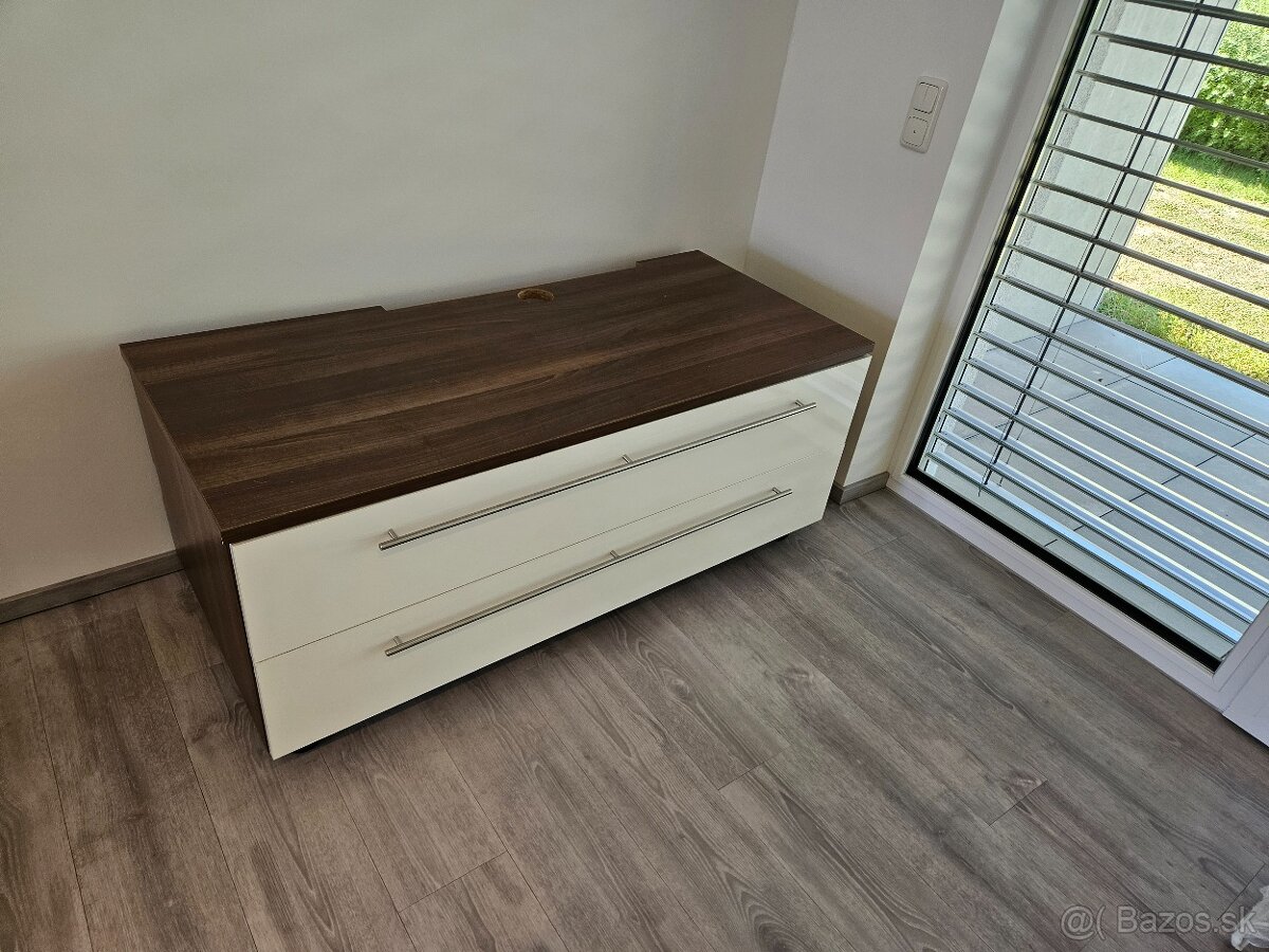 Komoda pod TV