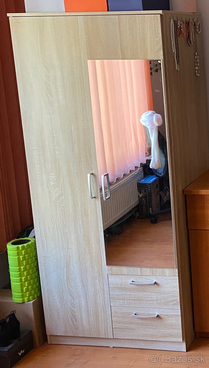 Predám skriňu a regál