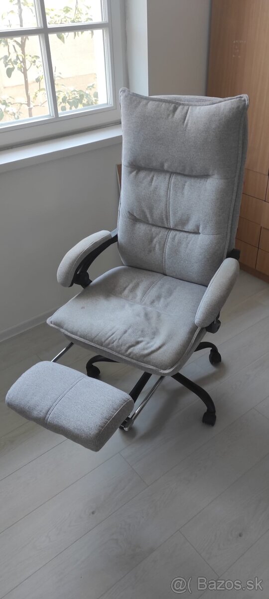Predam kancelarsku stolicku vyuzivanu 1,5 roka