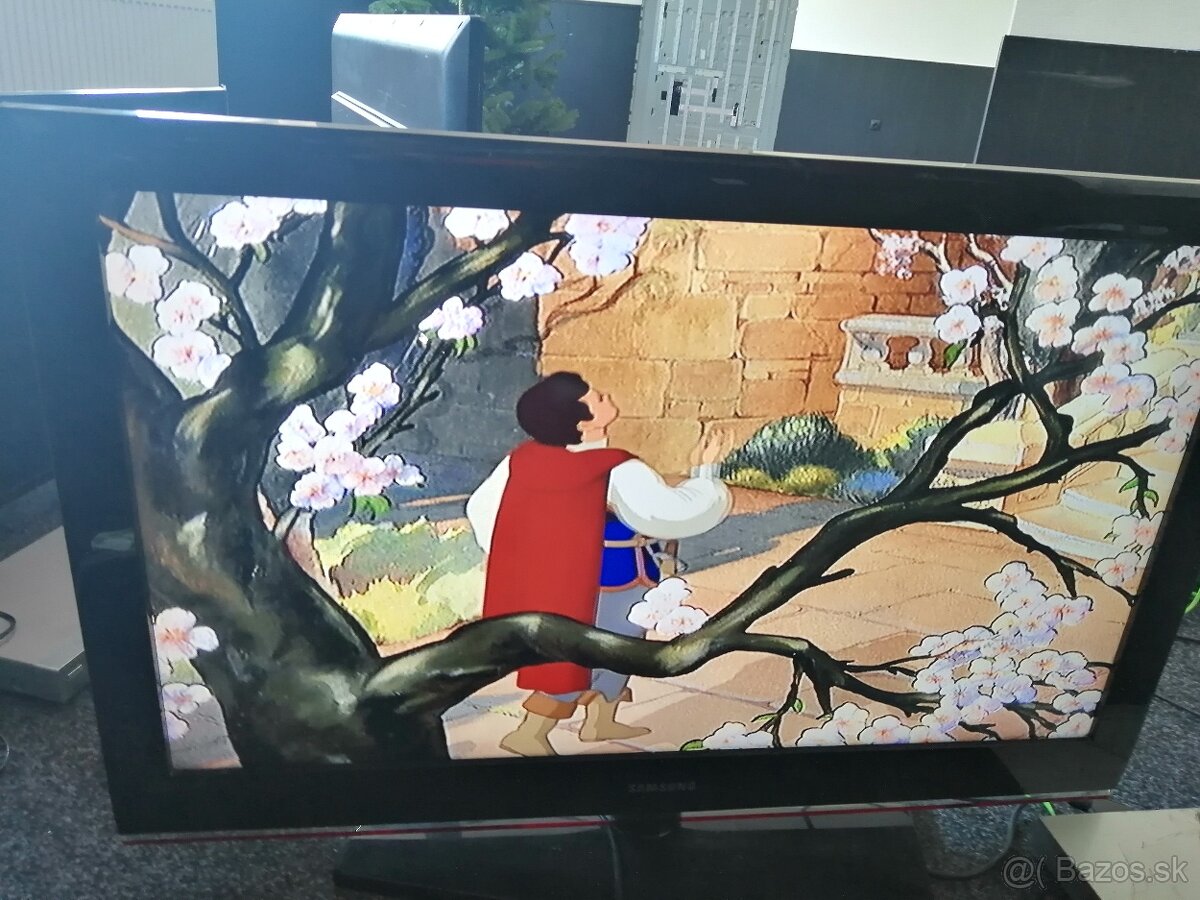 LG uhloprieška 82 cm LED