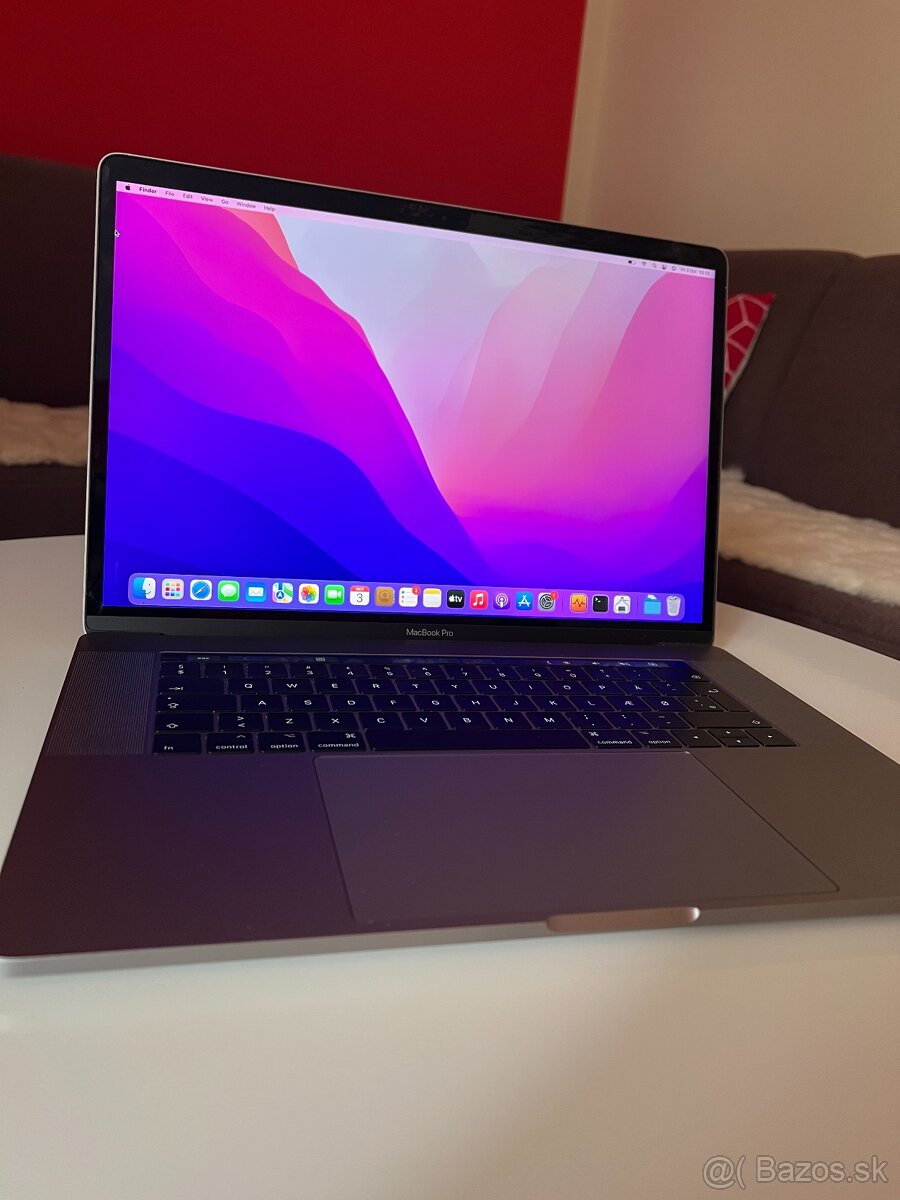 MacBook Pro 15" (2017, model A1707, i7)