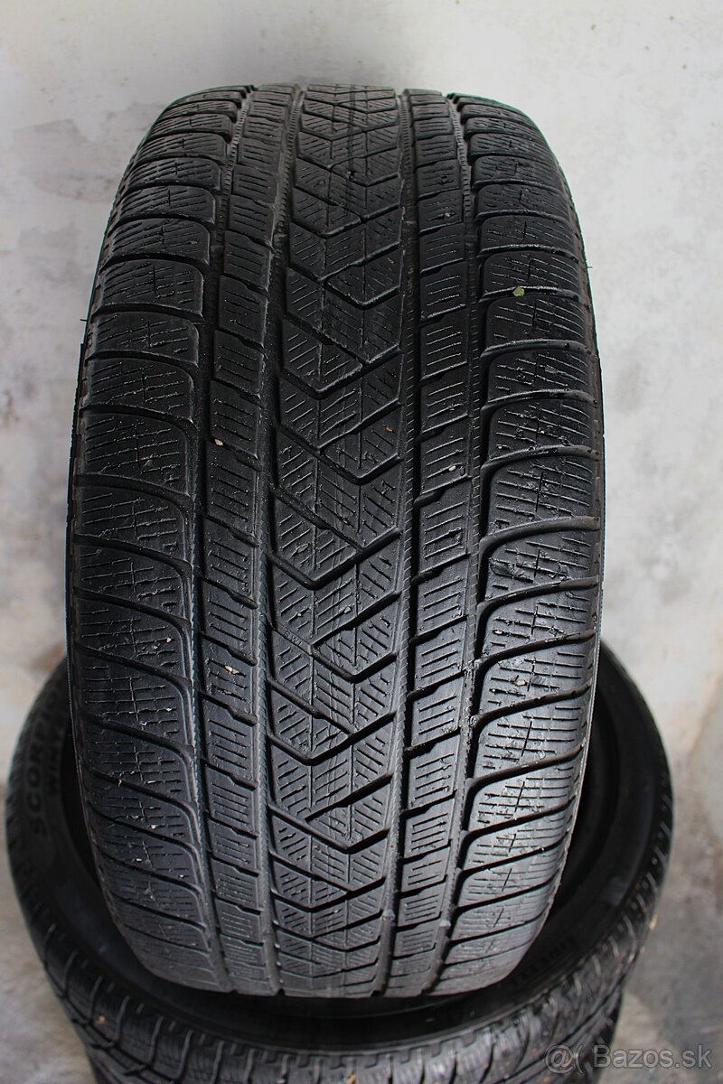 PIRELLI..6MM..ZIMNA..SADA..305/35 r21..275/40 r21.