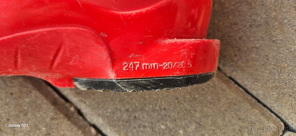 Predam detské  lyže, lyžiarky, prilbu.