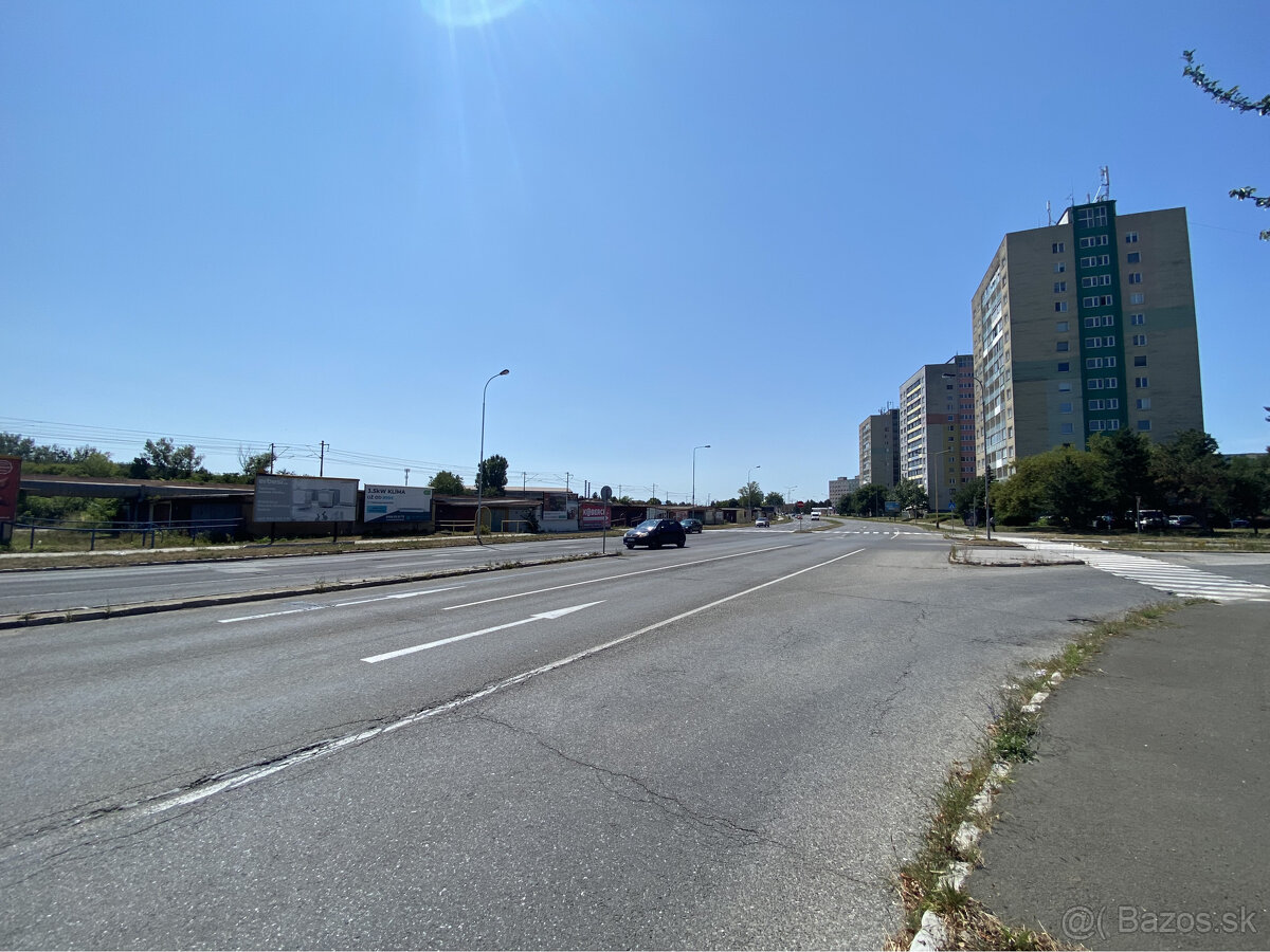 Priestranná garáž - 23 m2, v centre mesta - na Jantárovej