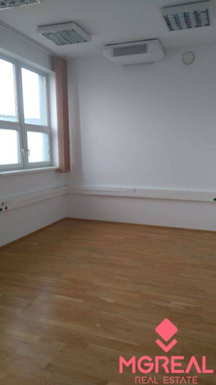 Kancelárske priestory na prenájom v Petržalke 400 m2.