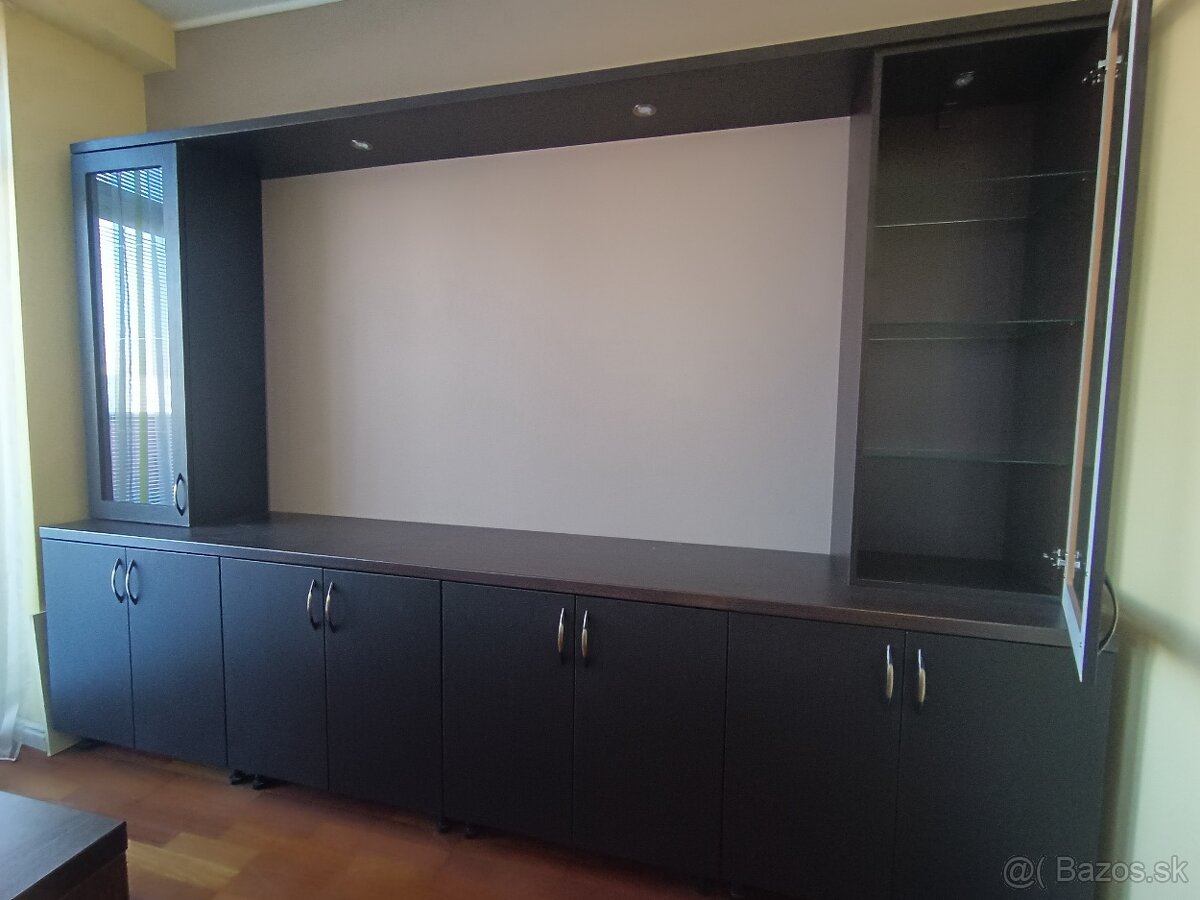 predám skriňu/vitrínu/príborník