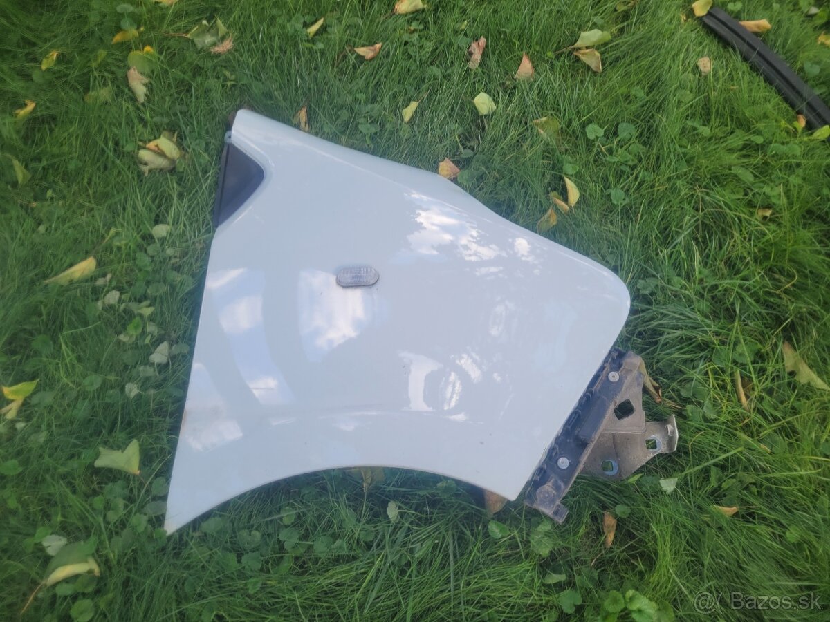 Pravý predný blatník na,Vivaro, Trafic, Talento