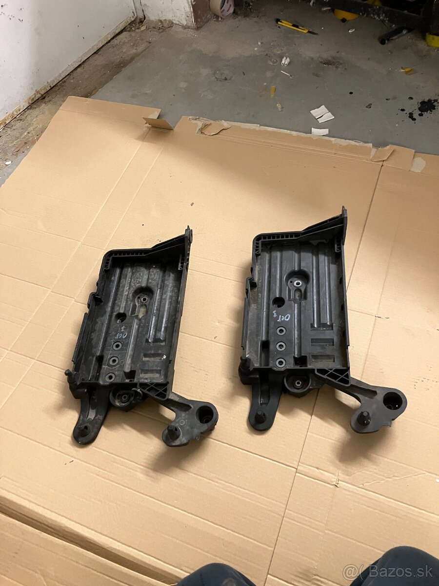 držák akumulátoru kryt baterky autobaterie skoda