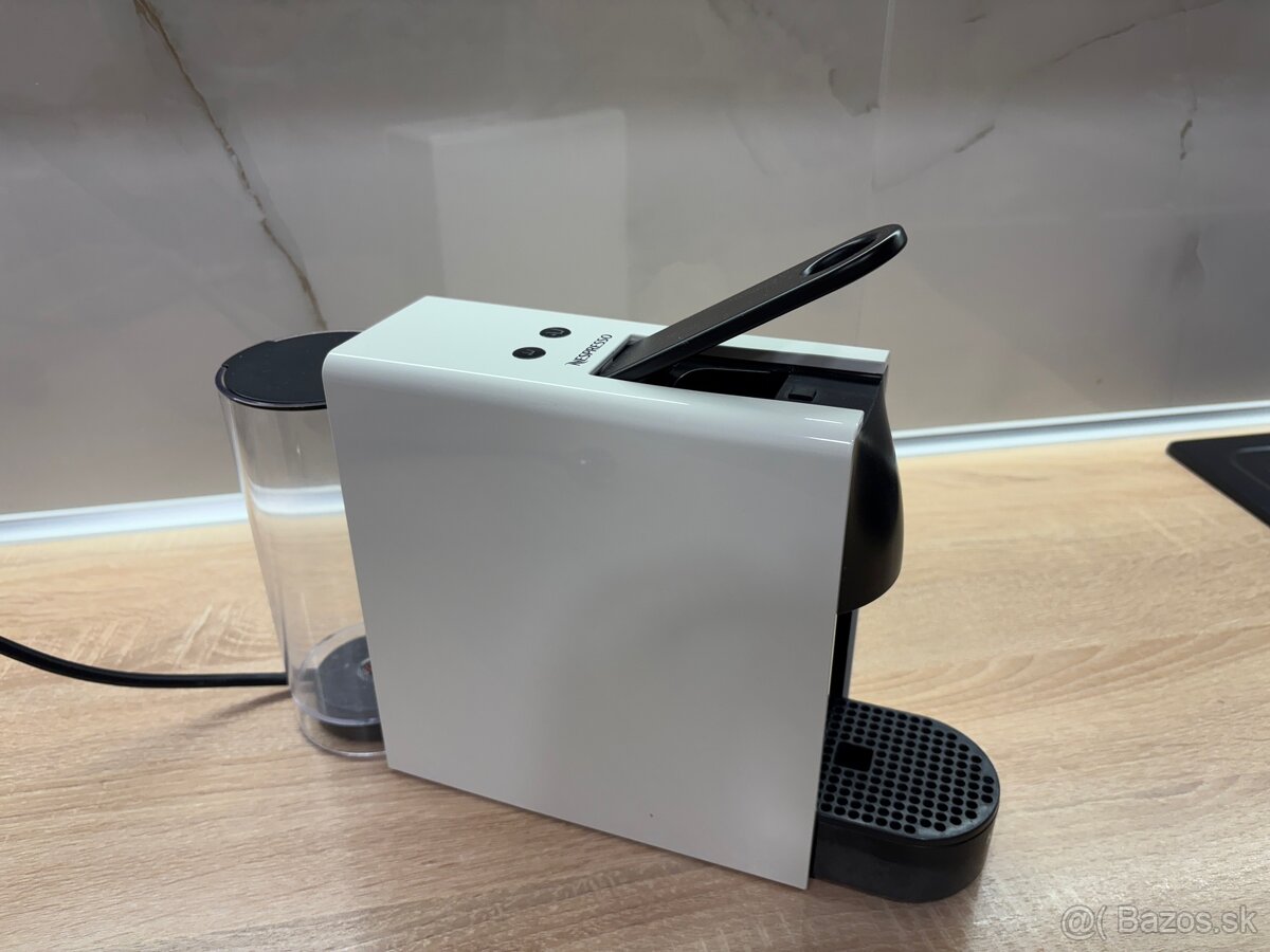Kapsulový kávovar - Nespresso Essenza Mini