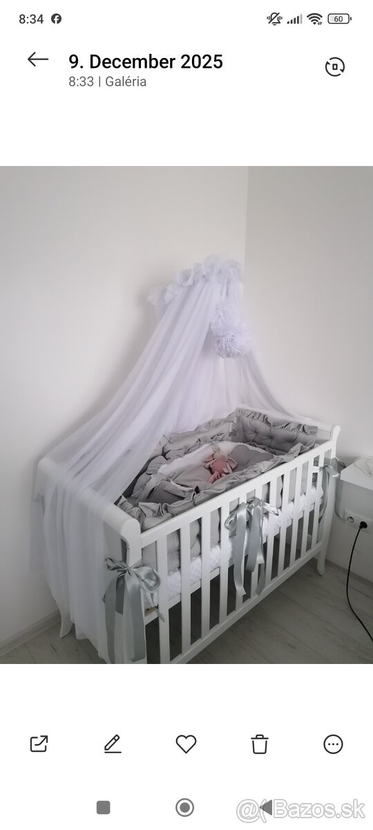 Detská masívna postieľka s matracom