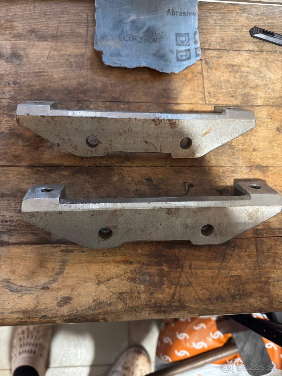 Brzdové adaptéry na 8 piestove strmene