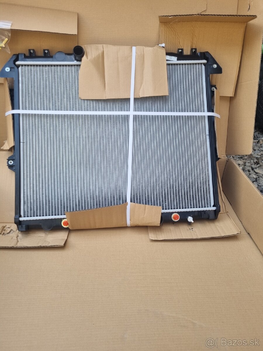 chladič toyota hylux 3.0