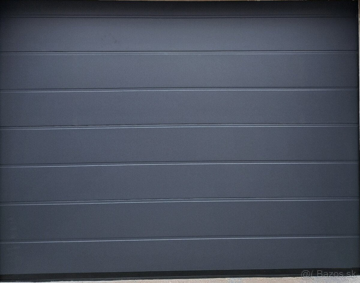 Sekčná garážová brána pre otvor 2500 x 2240 – ANTRACIT