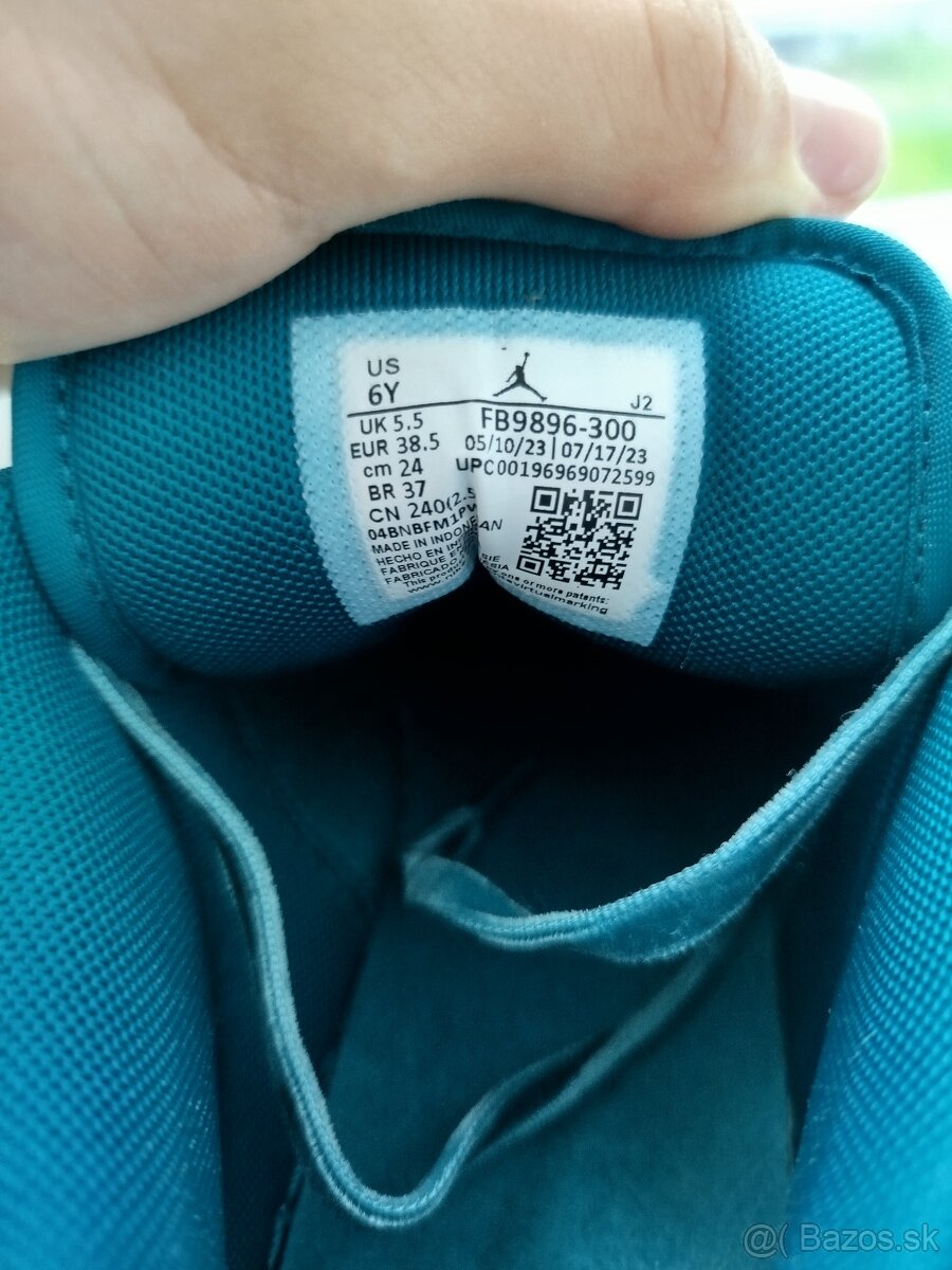 Jordan 1 mid
