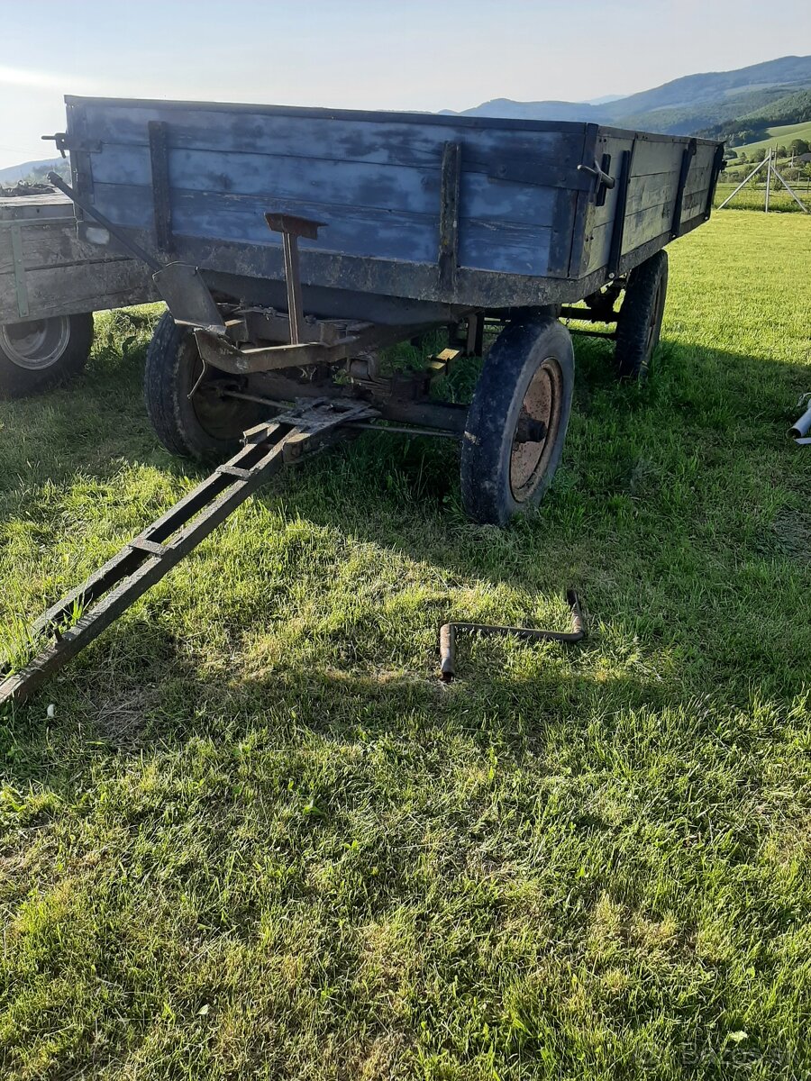 Vlečka traktorová