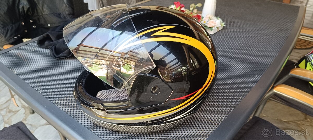 Prilba na motocykel