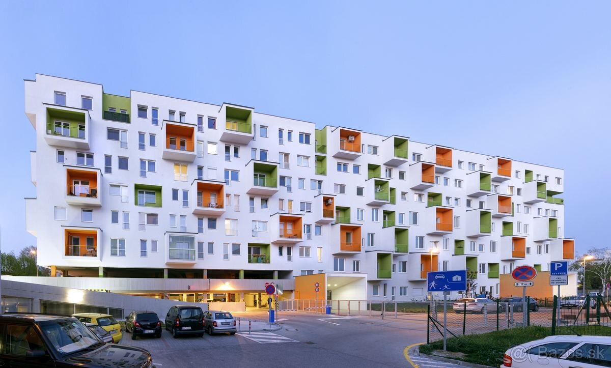 PEKNÁ GARZONKA S BALKÓNOM, VIETNAMSKA UL.,NOVOSTAVBA DORNYK