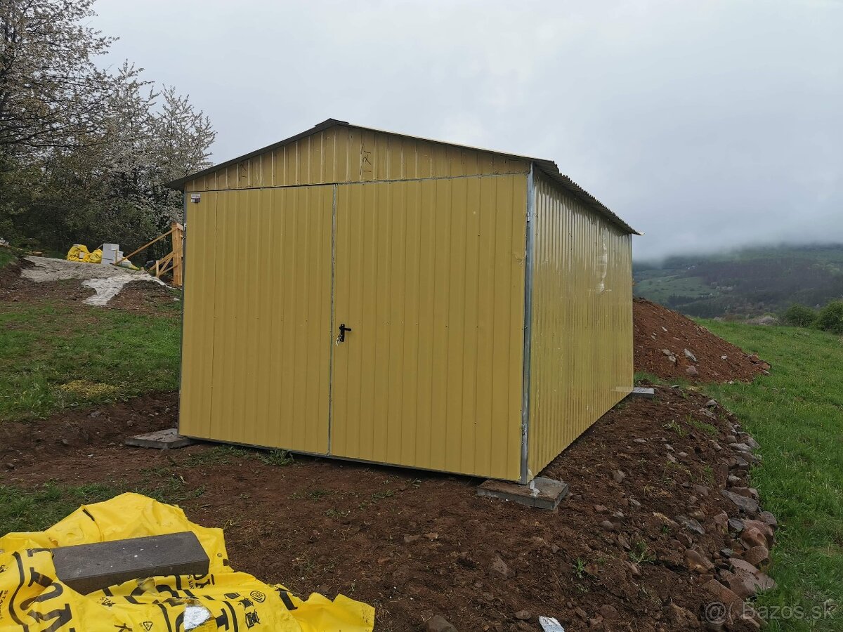 Plechová garáž / sklad 3×5 m – Sedlová strecha – RAL 1002