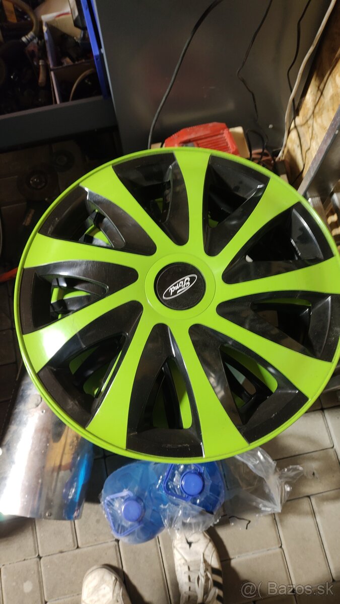 Puklice Ford r15